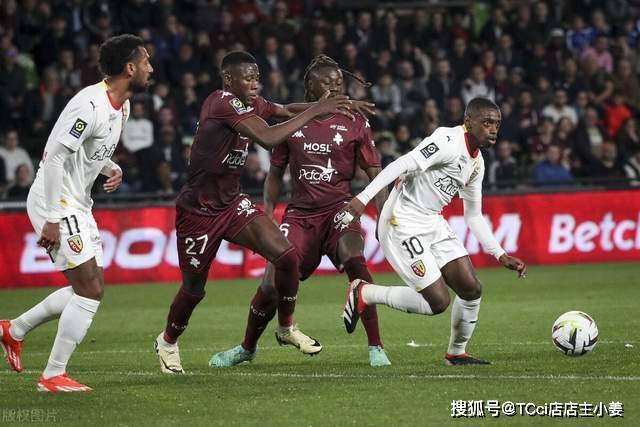 多特2-0小胜汉堡 伊纳西奥红牌成隐忧